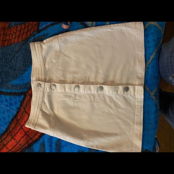 White skirt - Picture 3 of 4